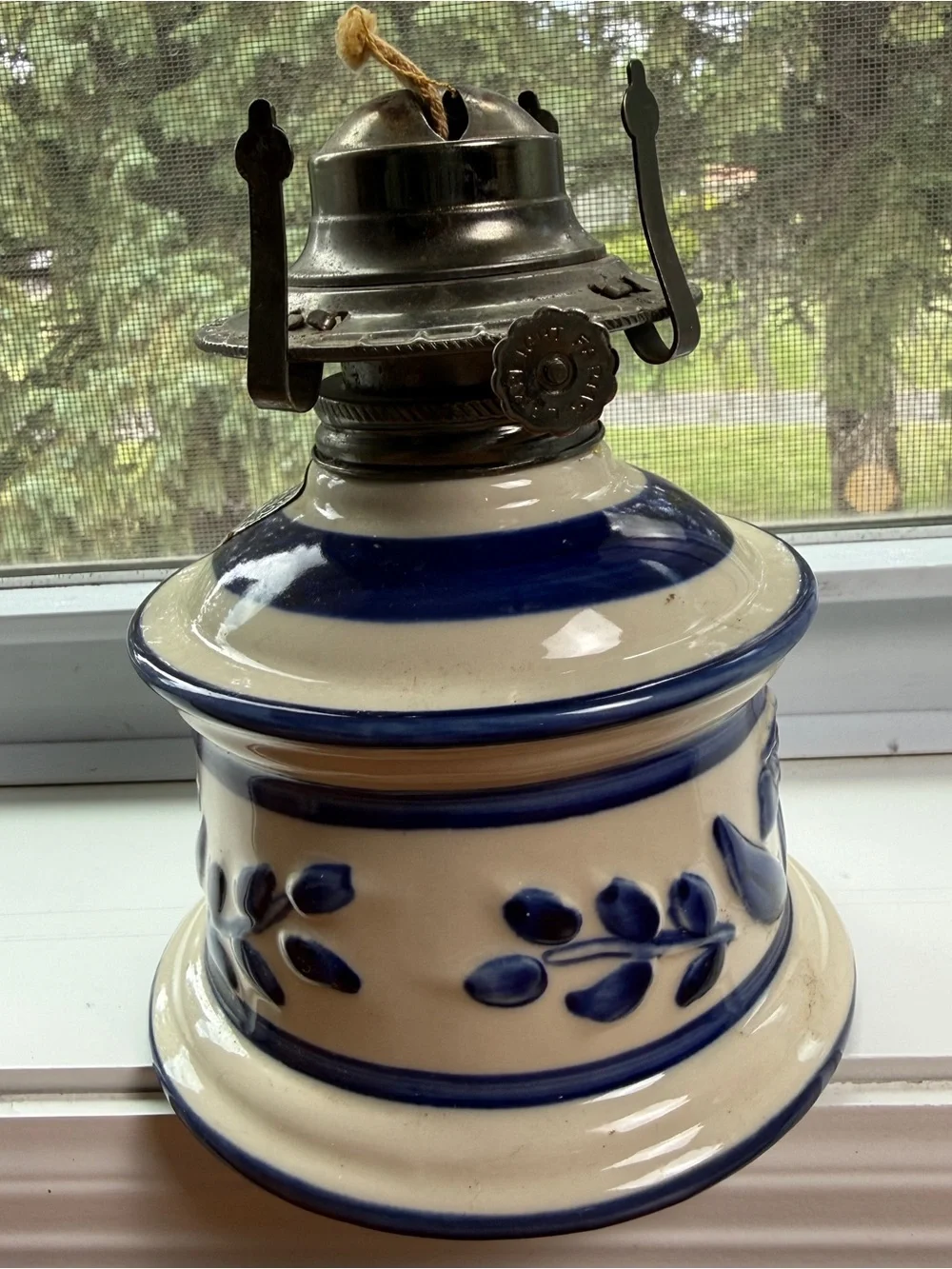 Vintage Lamplight Farms Floral Blue/White Ceramic Base Oil Lamp Prairie Coastal